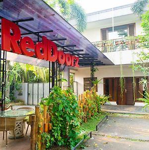 Reddoorz Plus Near One Bell Park Avenue Hotel Jakarta Exterior photo