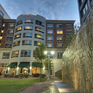 Courtyard Greenville Downtown Hotel Exterior photo