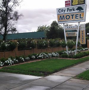 City Park Motel And Apartments Wagga Wagga Exterior photo
