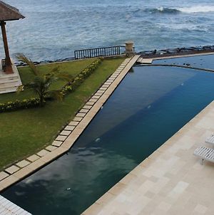 Suarti Resort, Villas & Gallery Ketewel Exterior photo
