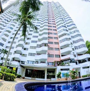 Take Time To Be Kind @ Sri Sayang Apartment Batu Ferringhi Exterior photo