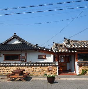 Floral Space Hanok Guesthouse Gyeongju Exterior photo