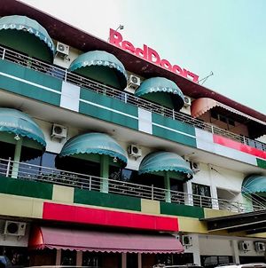 Reddoorz Near Juanda International Airport Hotel Surabaya Exterior photo
