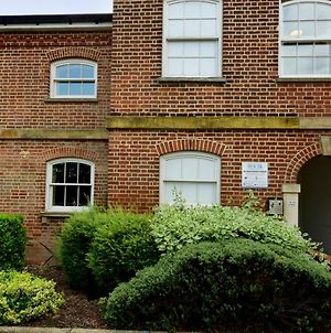 Nunnery Fields - Cosy Apartment With On Site Parking Canterbury Exterior photo