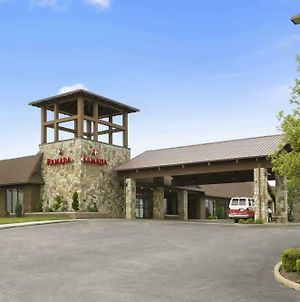 Ramada Greensburg Hotel And Conference Center Exterior photo