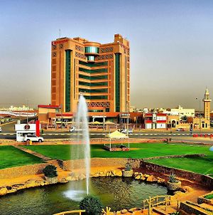 Ramada By Wyndham Al Qassim Hotel Al Bukayriah Exterior photo