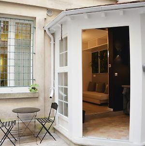 Modern Elegant In The Heart Of Paris Apartment Exterior photo