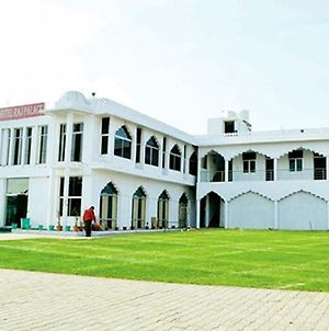Hotel The Raj Palace Bharatpur Exterior photo