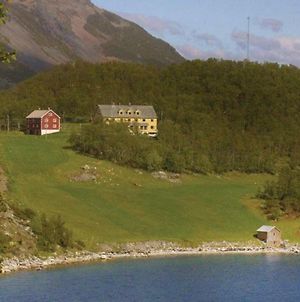 Nice Home In Korsfjorden With 4 Bedrooms And Wifi Komagfjord Exterior photo