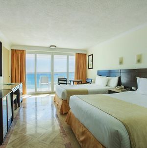 Krystal Club Hotel Cancun Exterior photo