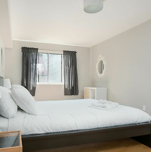 Spacious 2Br In Downtown Mtl By Sonder Montreal Exterior photo