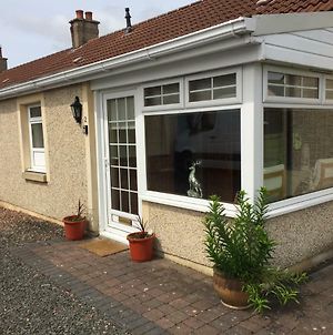 Pippin, Tranquil Scottish Cottage With Hot Tub Airdrie Exterior photo