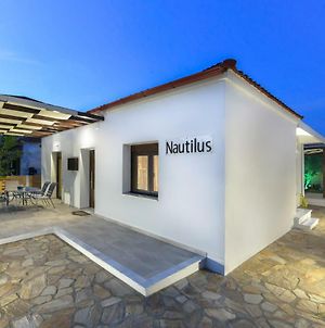 Νautilus Luxury Apartments Ierissos Exterior photo
