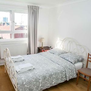 Double Bedroom In Ashared Flat Sutton  Exterior photo