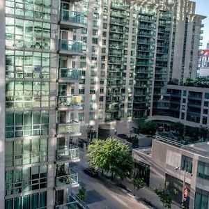 Metropolis Suites - York Street Toronto Exterior photo