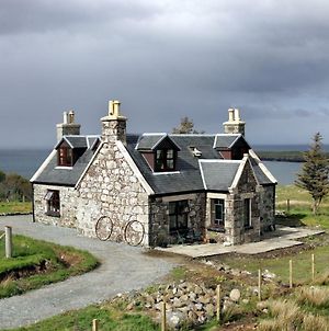 The Old Inn, Staffin Exterior photo