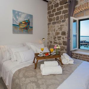 Seafront Apartment In Historical Cippico Castle Kastela Exterior photo