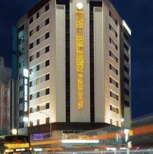 Butler Hotel Taichung Exterior photo
