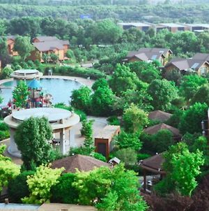 Phoenix Hotspring Resort Zhangjiagang Exterior photo
