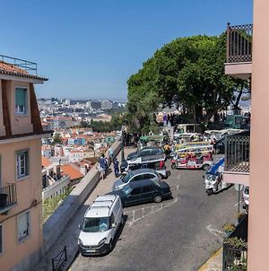 Lovelystay - Sunshine Residence In The Heart Of Graca Lisbon Exterior photo