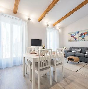 Lovely And Bright Apartment In The Heart Of Banyoles Exterior photo
