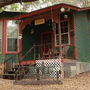 The Victorian Cottage At Creekside Camp & Cabins Marble Falls Exterior photo