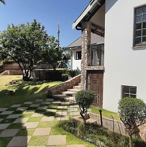 Old World Charm In The City Bed & Breakfast Johannesburg Exterior photo