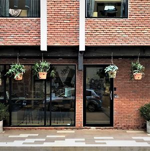 Stay Thapae Hostel Chiang Mai Exterior photo