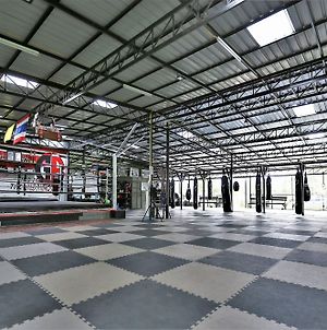 Bangarang Muay Thai And Fitness Gym Mae Rim Exterior photo