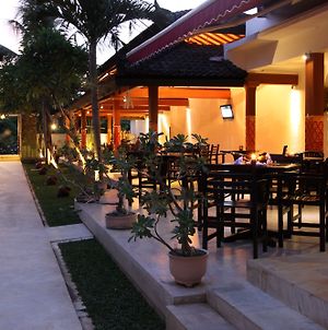 Hotel Melamun Buleleng  Exterior photo