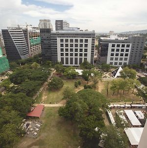Julian Avida Towers - Adults Only Hotel Cebu Exterior photo