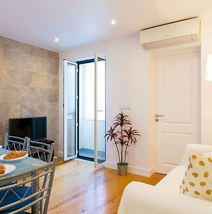 Altido Cosy 1-Bed Flat With Balcony In Alfama, Moments From The Port Apartment Lisbon Exterior photo