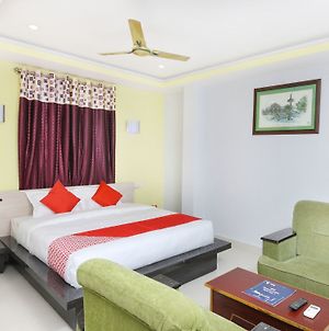Oyo 12765 Hotel Golden Rooms Tirupati Exterior photo