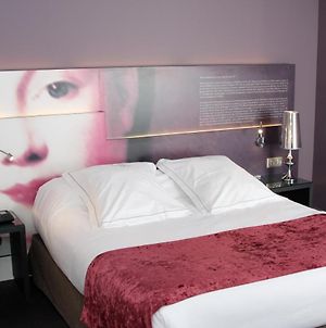 Hostellerie Du Chapeau Rouge Dijon Room photo
