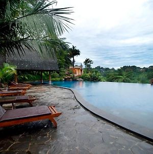 Sangria Resort & Spa Lembang Exterior photo