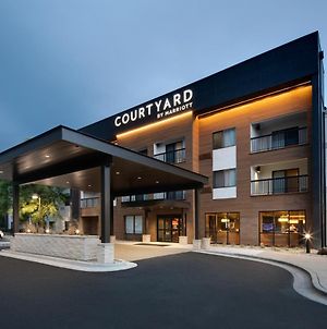 Courtyard By Marriott Grand Rapids Airport Exterior photo