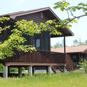 1 And Only Riverside Accommodations Sable River Exterior photo