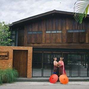 The Hommtel Hostel Chiang Mai Exterior photo