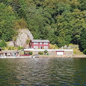 Stunning Home In Farsund With 4 Bedrooms And Wifi Exterior photo