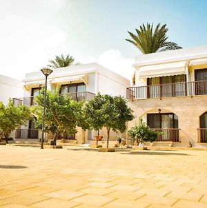 Golden Palms Guest House & Cafe Famagusta  Exterior photo