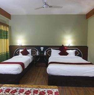 Chitwan Palace Hotel Sauraha Exterior photo