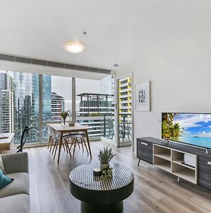 Views And Hotel-Style Extras In A Great Location Melbourne Exterior photo