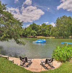 Spacious Lakefront Round Rock House With Water Toys! Exterior photo