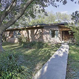 Mid-Century Brownsville Hideaway With Patio And Yard! Exterior photo