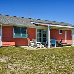 Colorful Emerald Isle Home Just Steps To Beach! Exterior photo