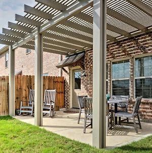 College Station Townhouse With Patio And Pool Access! Villa Exterior photo