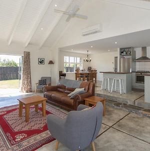 Modern Cottage Charm - Albert Town Holiday Home Only 5 Minutes From Wanaka Exterior photo