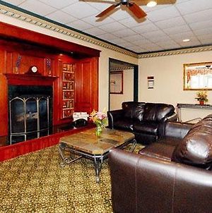 Econo Lodge Inn And Suites Augusta Interior photo
