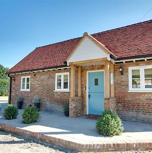 Holiday Home The Old Pump East Farleigh Exterior photo