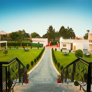 Aapno Ghar Resort Gurgaon Exterior photo
